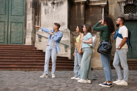 volunteer-guide-s