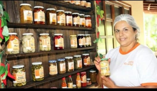 4.2 - Rosana is a local producer of jams and conserves. We have a ‘breakfast with Rosanna’ theme at our breakfast bar, where guests have information about and can try various Rosanna products. We encourage them to visit Rosanna who then shows the processes and plants… as well as selling a few products which is great for everyone.